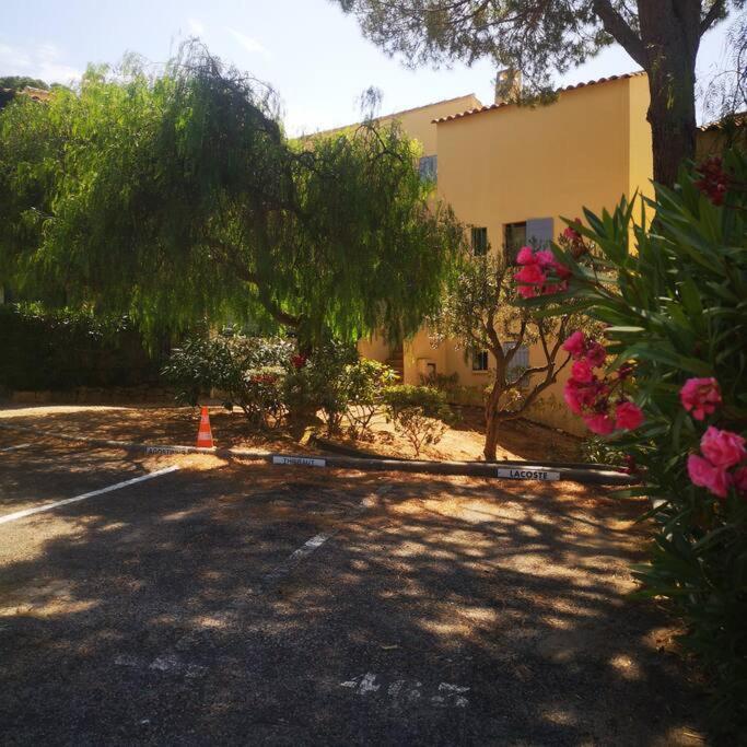 T 2 A 5 Mn A Pied De La Mer Sanary-sur-Mer Εξωτερικό φωτογραφία